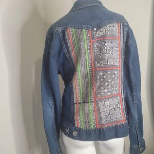 Liverpool Jeans Company Large jean jacket button collar pockets graphic design